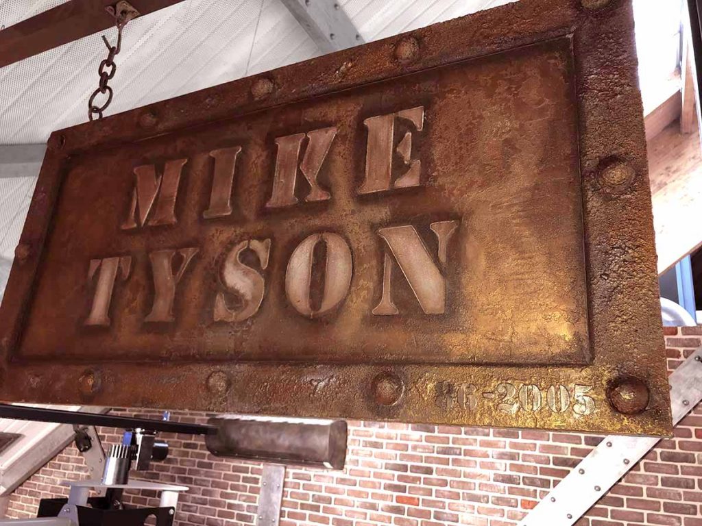 Pochoirs métal sur trompe l'oeil