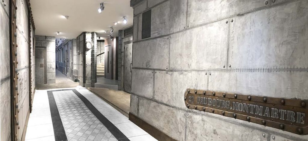 rénovation d'un hall d'immeuble ancien avec des murs métal