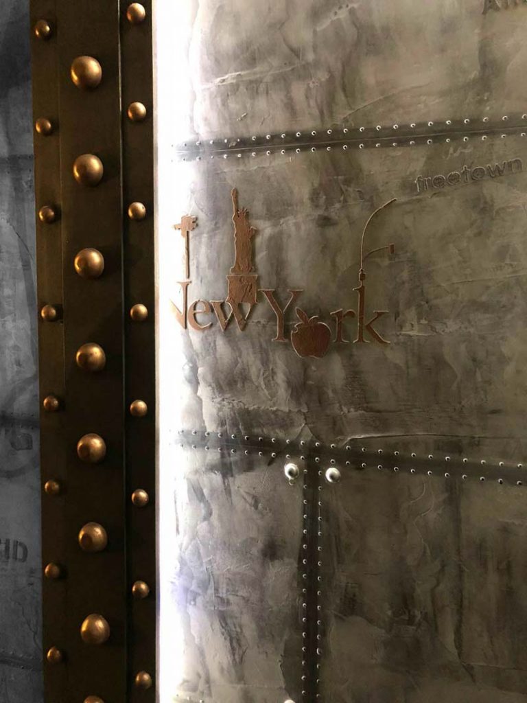 design d'intérieur Paris mur métal et IPN style Eiffel