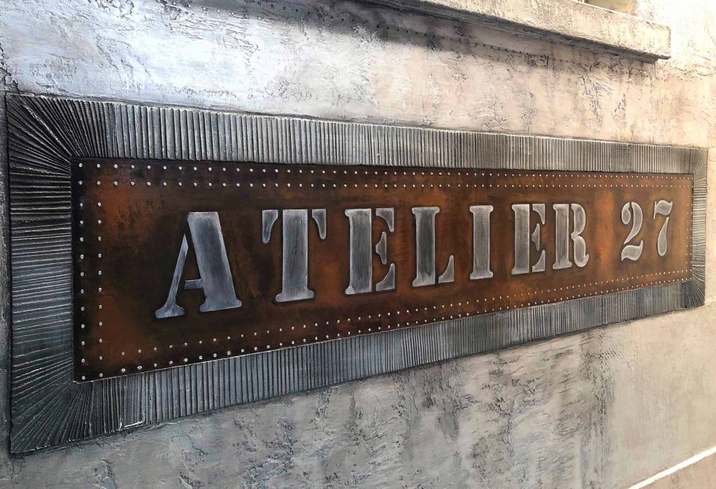 enseigne style industriel en incrustation