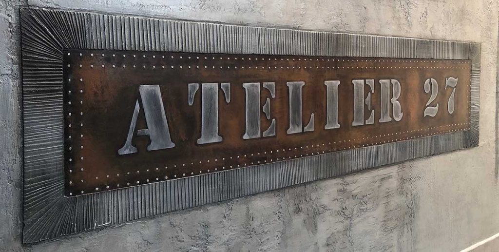 décoration de vitrines magasins enseigne style industriel