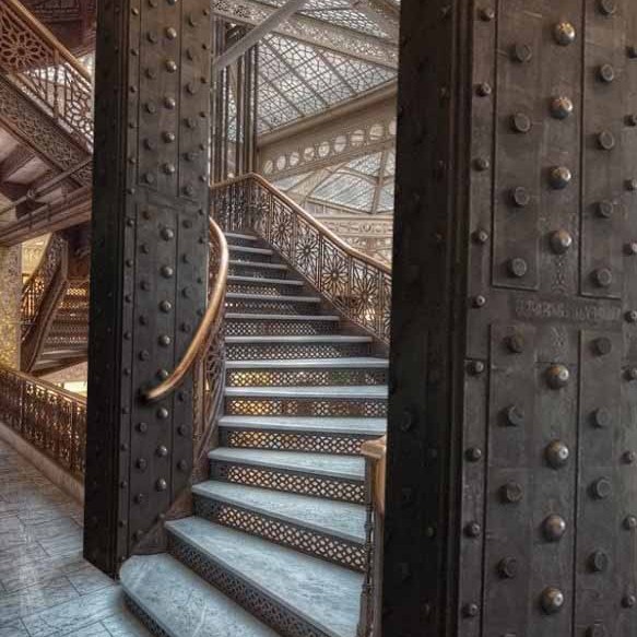 Chantier et rénovation de style industriel et IPN style Eiffel sur murs métal style industriel