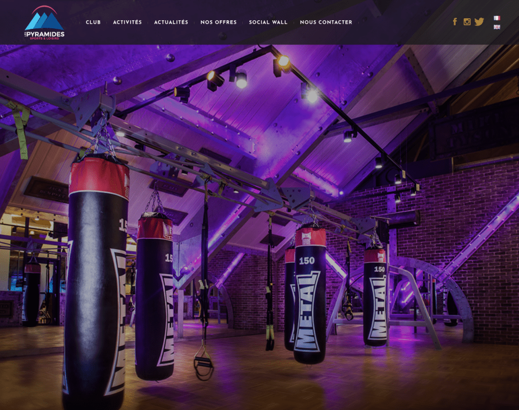 Les Pyramides de Port Marly salle de boxe murs métal style industriel