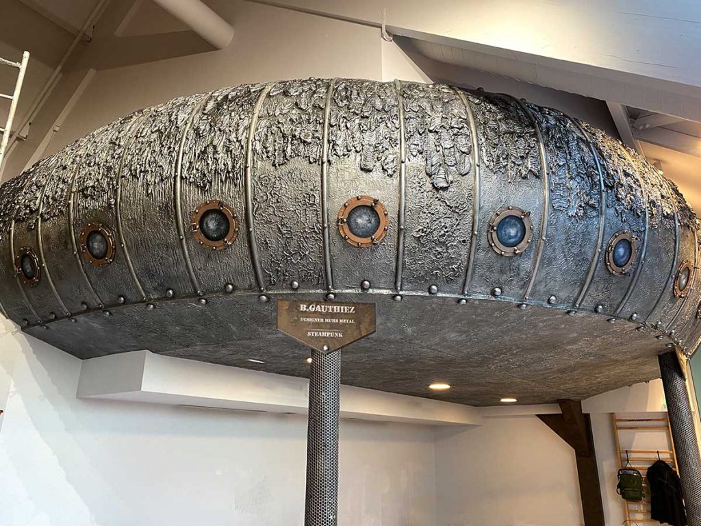 le Nautilus steampunk murs métal les Pyramides