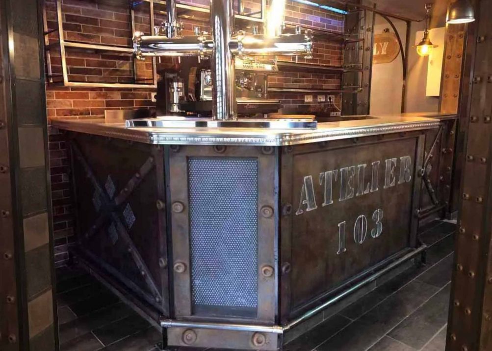 décoration comptoir de bar style industriel Eiffel