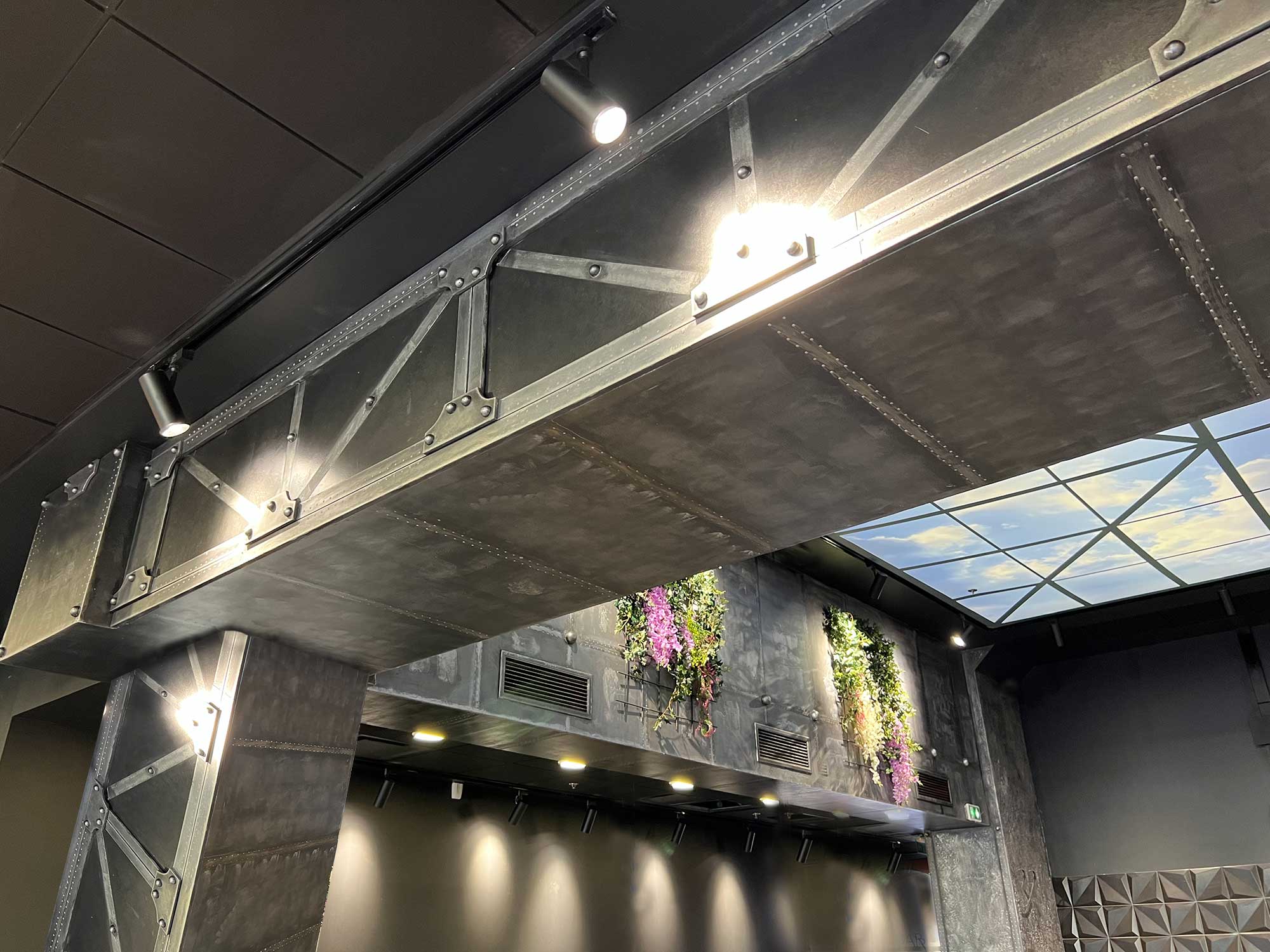 Idée décoration bistrot murs métal