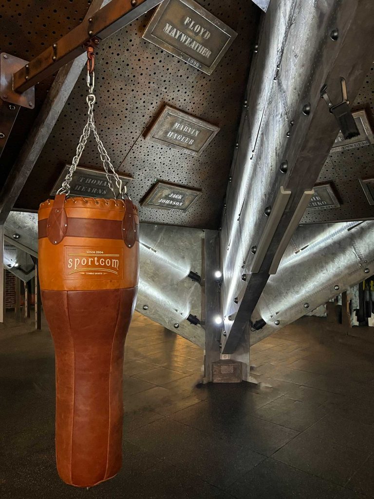 décorateur salle de boxe style industriel chic et luxe