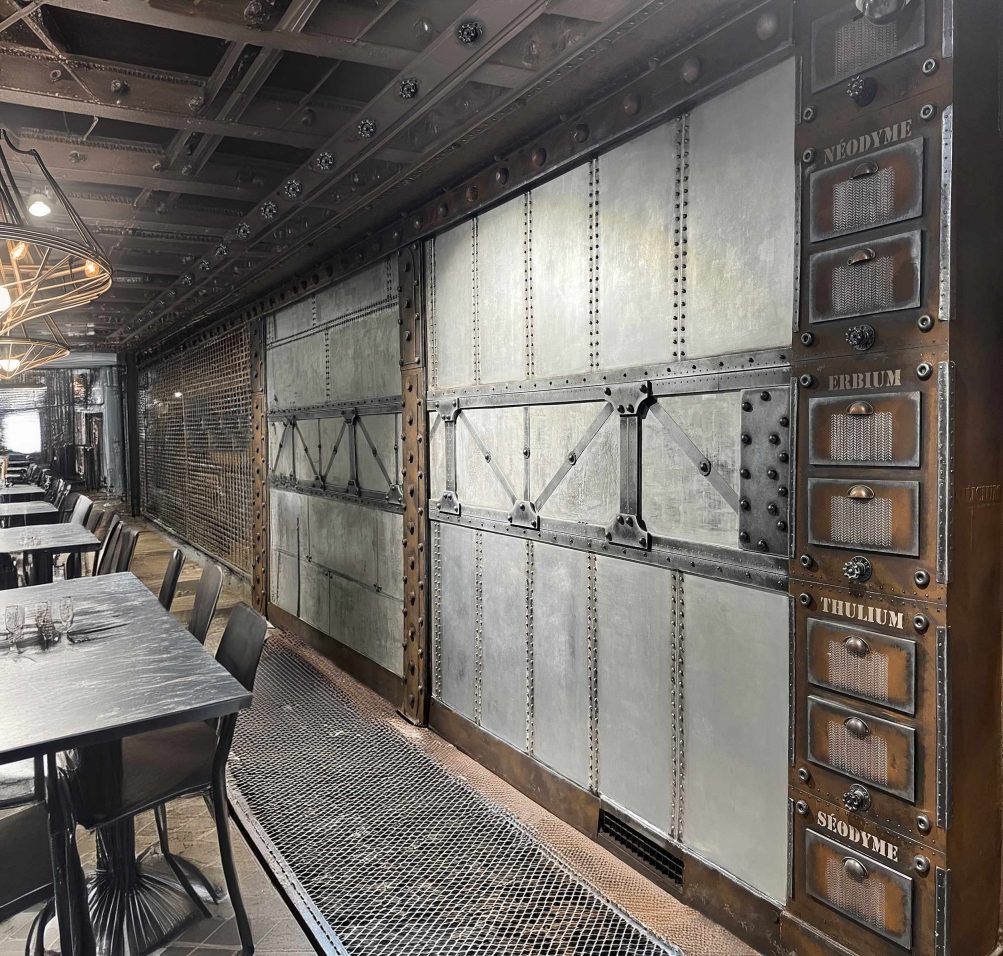 murs métal industriel décor Eiffel trompe l'oeil