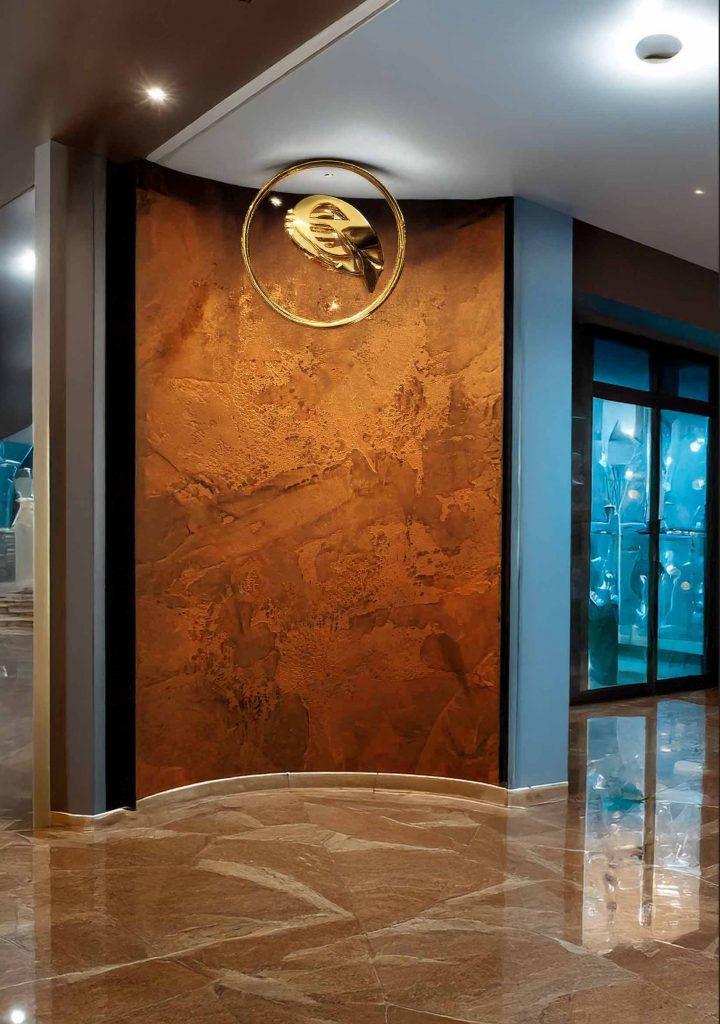 revêtement mural cage d'escalier décoration restaurant fresque patine poudre de marbre