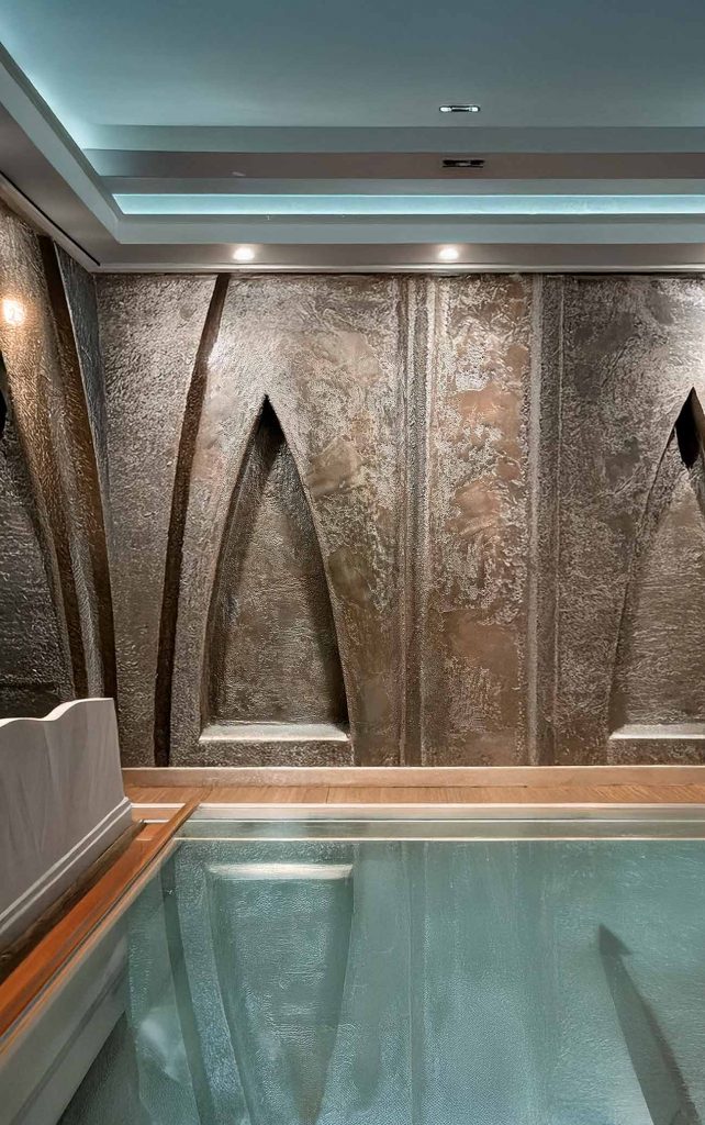 décoration entreprise bureau mur cuivré sur support poudre de marbre