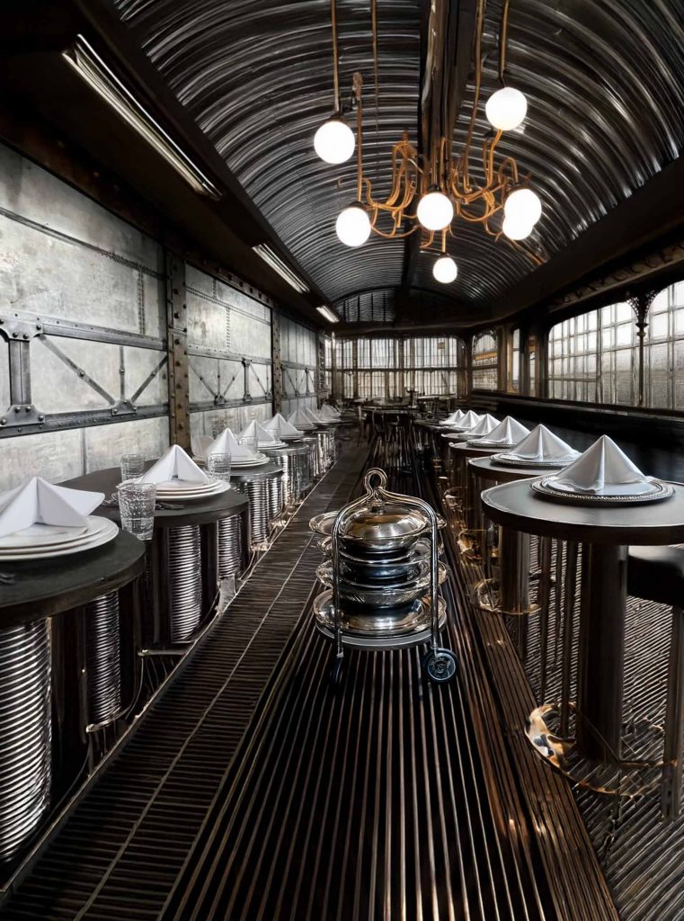 décoration fast food style industriel murs décoration Eiffel et industriel fausse structure Eiffel