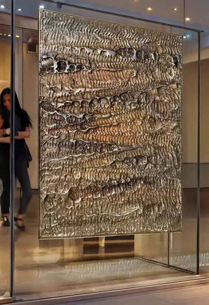 fresque moderne chic prestige hôtel benoit Gauthiez Fresque en relief 3D métallisée ensuite or cuivre bronze et argent Benoît Gauthiez